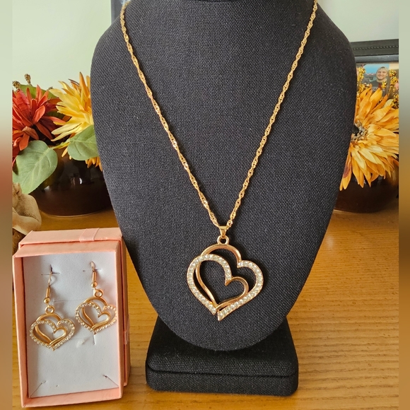 Source Unknown Jewelry - Gold and rhinestones matching Double heart necklace and earrings set.